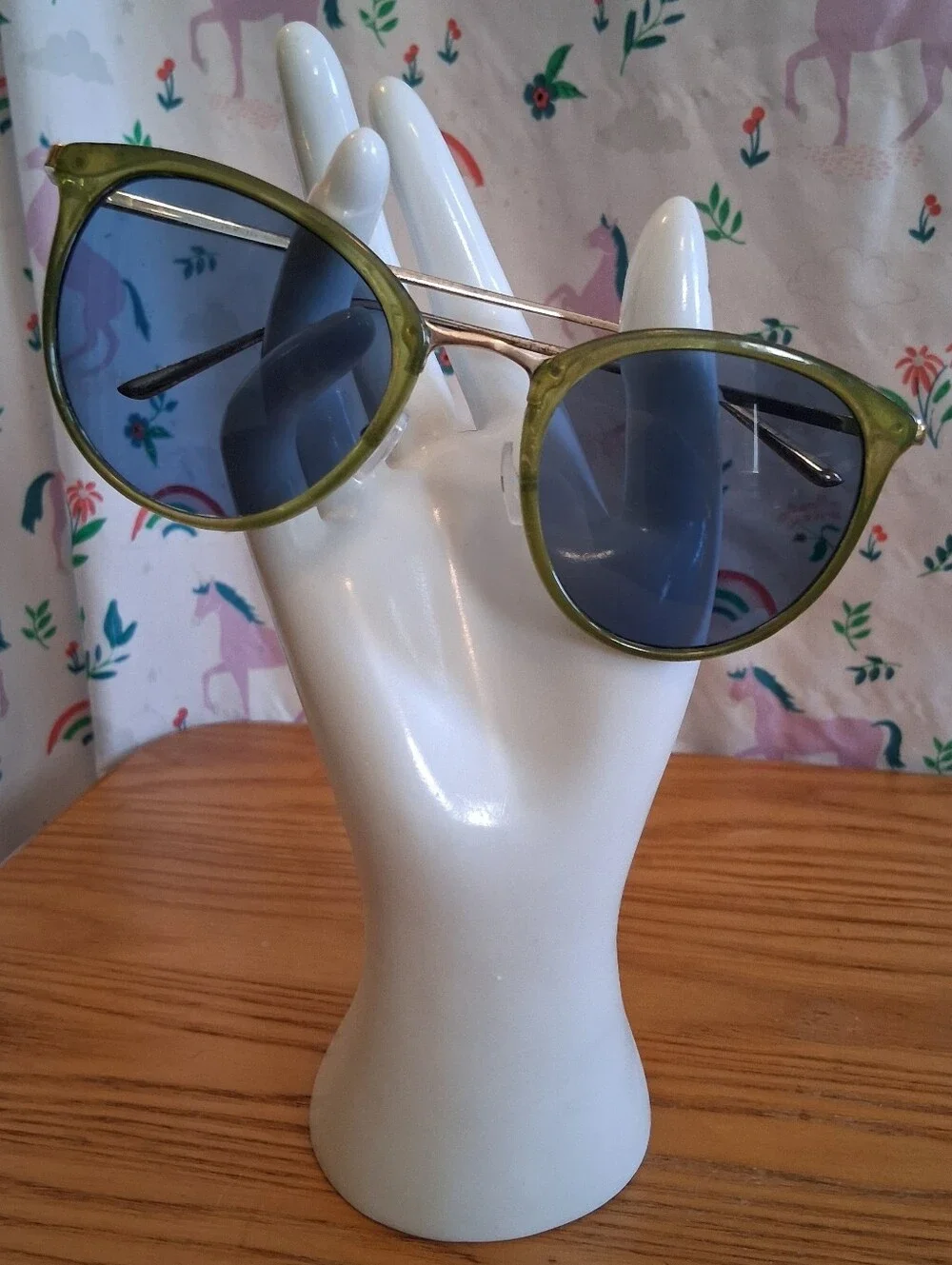 EUC Vintage Le Specs No Lurking Khaki Green & Gold Cat Eye Everyday Sunglasses